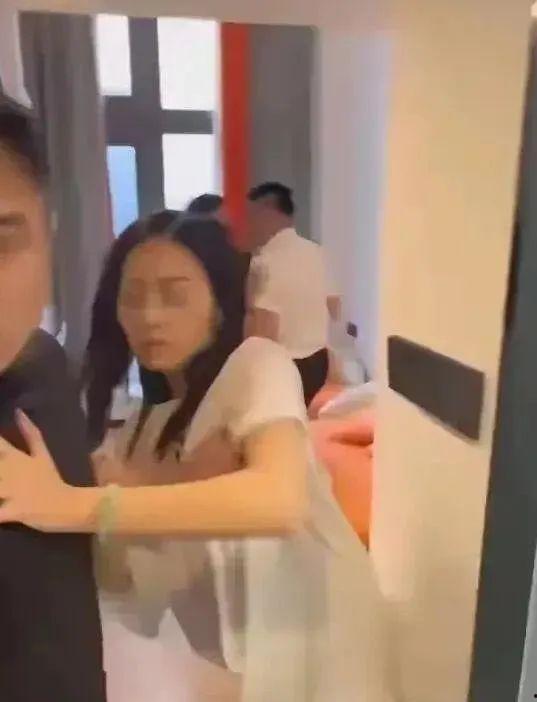 妻子出轨最新爆料新闻,最新爆料揭露惊人内幕！”